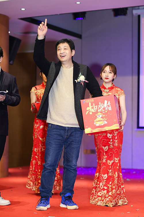 董事長抽一等獎和特等獎，，，，獎金4位數(shù)三名。