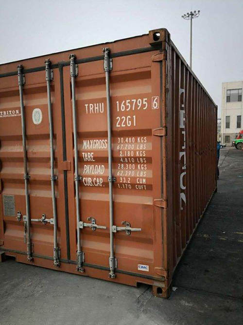 上圖所示集裝箱MAX.GRDSS 30，480kg是總重，TARE是皮重/空箱自總2180kg，payload是可裝載重量28，300kg，CUB.CAP.是內(nèi)容積33.2CUM